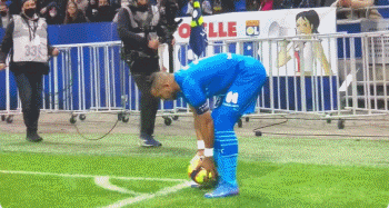 杜伦再次收获大号两双，本赛季已经5次贡献15+15