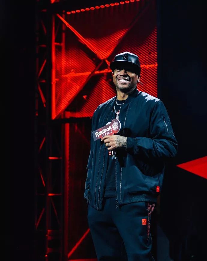 他低调却掌控比赛（不张扬却掌控全场）