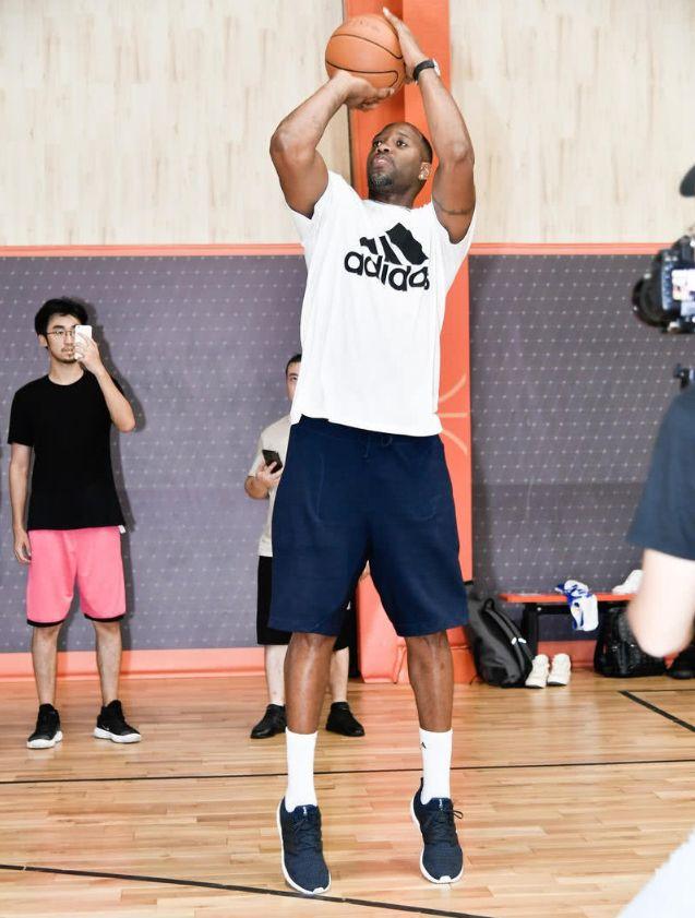 李霄鹏告别青岛海牛：战术调整与未来展望（李霄鹏离任青岛海牛：战术变革与前路思考）