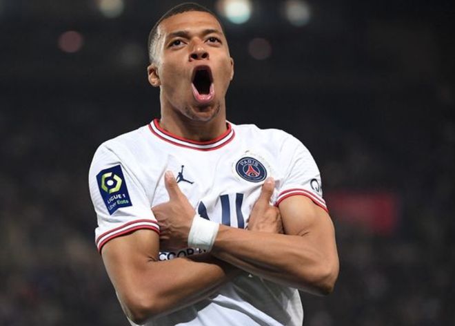 法甲半场：隆吉耶破僵，客队三中门框，梅斯暂0-1雷恩