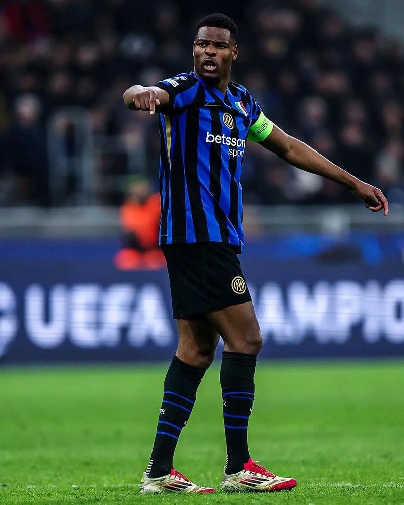 南通发布：南通市委书记、市长参加“苏超”南通队凯旋欢迎会