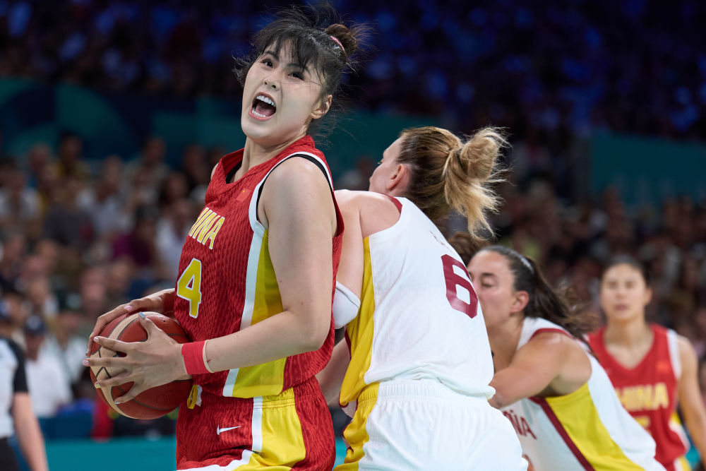 梅西48冠后仍渴望胜利，法尔孔盛赞其竞争心态影响全队（梅西48冠仍未止步，法尔孔赞其竞争精神激发全队）