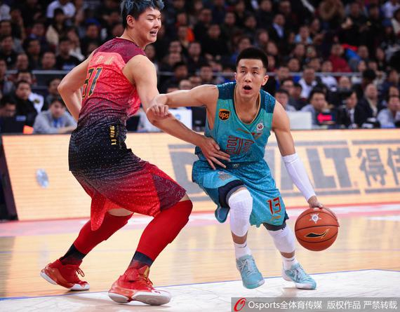 波兰媒体：巴萨、曼城和切尔西考察波兰17岁小将皮图谢夫斯基（波媒称巴萨、曼城、切尔西考察17岁波兰新星皮图谢夫斯基）