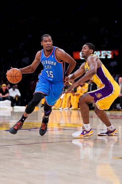 斯基拉：切尔西中场乌戈舒库加盟伯恩利的转会费为2300万镑（斯基拉称：乌戈舒库以2300万镑从切尔西转投伯恩利）