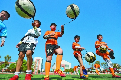年轻人战胜里尔，自59年欧冠半决赛以来首次欧战击败法国球队（年轻人力克里尔，欧战自1959年欧冠半决赛后首胜法国球队）