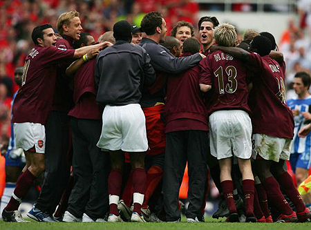 客场对贝蒂斯上半场就上演帽子戏法，费兰是西甲历史第一人