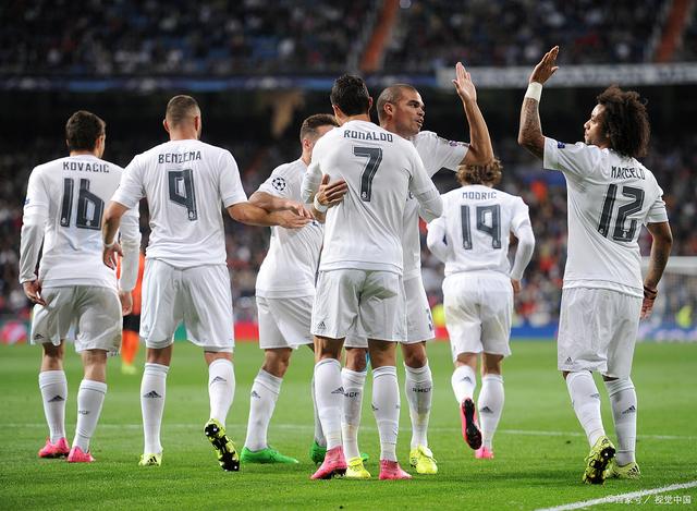 詹姆斯称赛场激情无可替代，点燃全场气氛（詹姆斯直言赛场激情不可替代，燃爆全场）