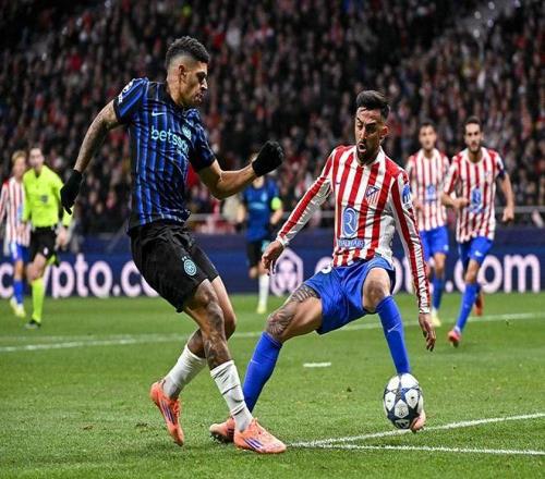 记者：汪士钦这张红牌就是多年来中国足球陋习的真实写照（记者：汪士钦染红，恰是中国足球多年积弊的缩影）