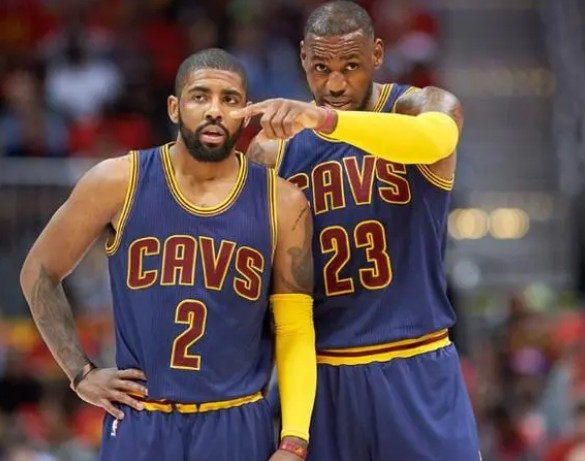 为何近期首发阵容稳定？瓜迪奥拉打趣：我不想再被媒体批评了（近期首发未变，瓜迪奥拉笑称：不想再挨媒体批评）