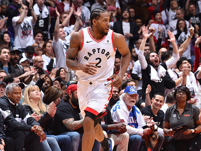 足球这项运动陪伴了我整个初高中，今天我十八岁了，...（从初中到高中，足球一直相伴；十八岁的今天，...）