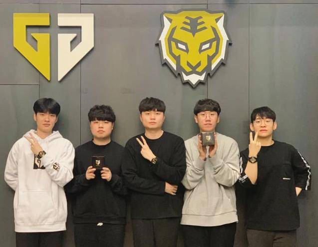 练朱利安 练朱利安